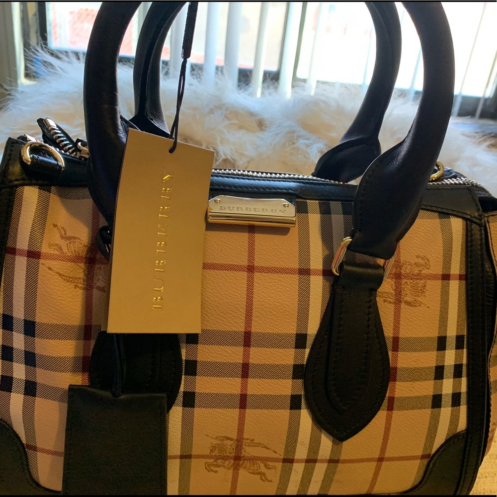 Burberry hand bag authentic, brand new with tag! - Picture 5 of 5
